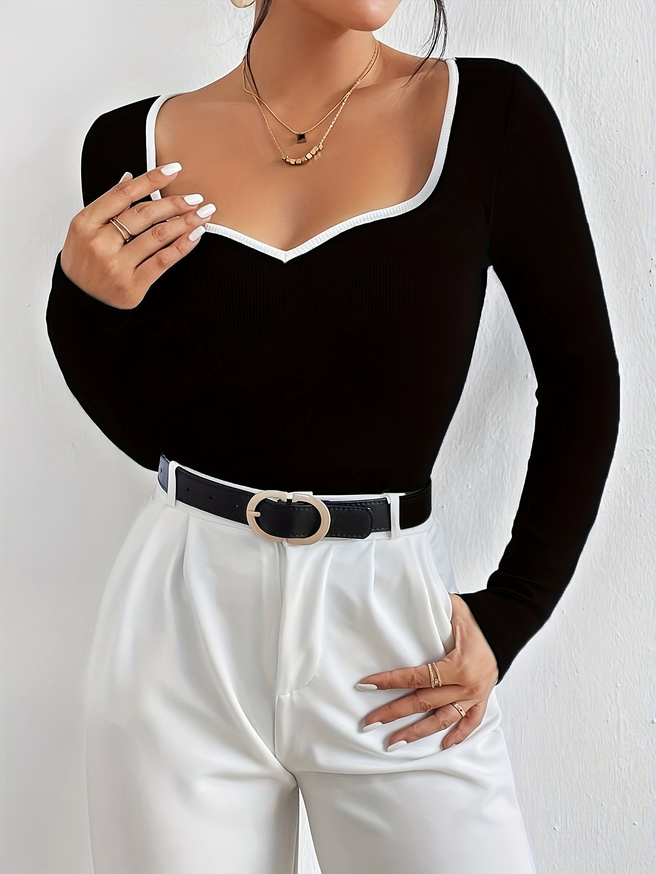 Lisandra | Elegant long sleeve top with sweetheart neckline